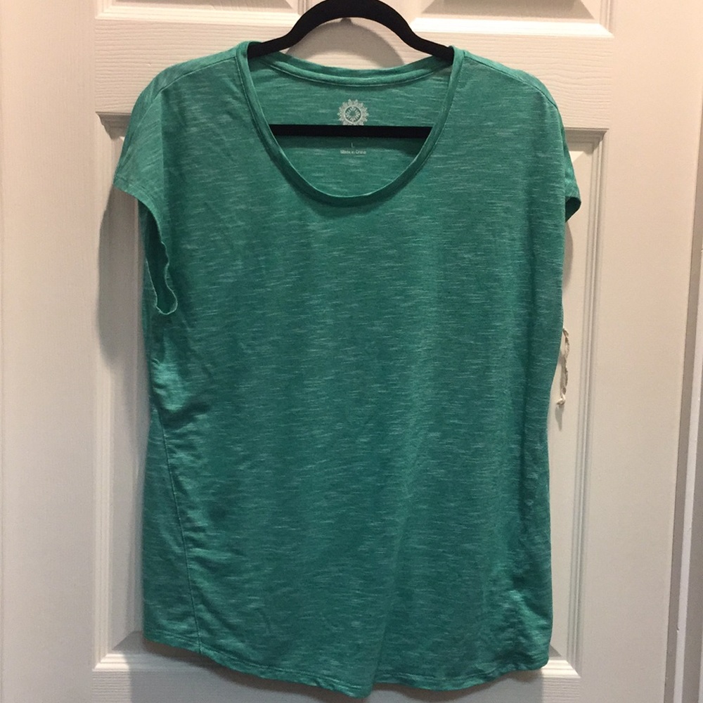 Brisas workout shirt - size L NWOT